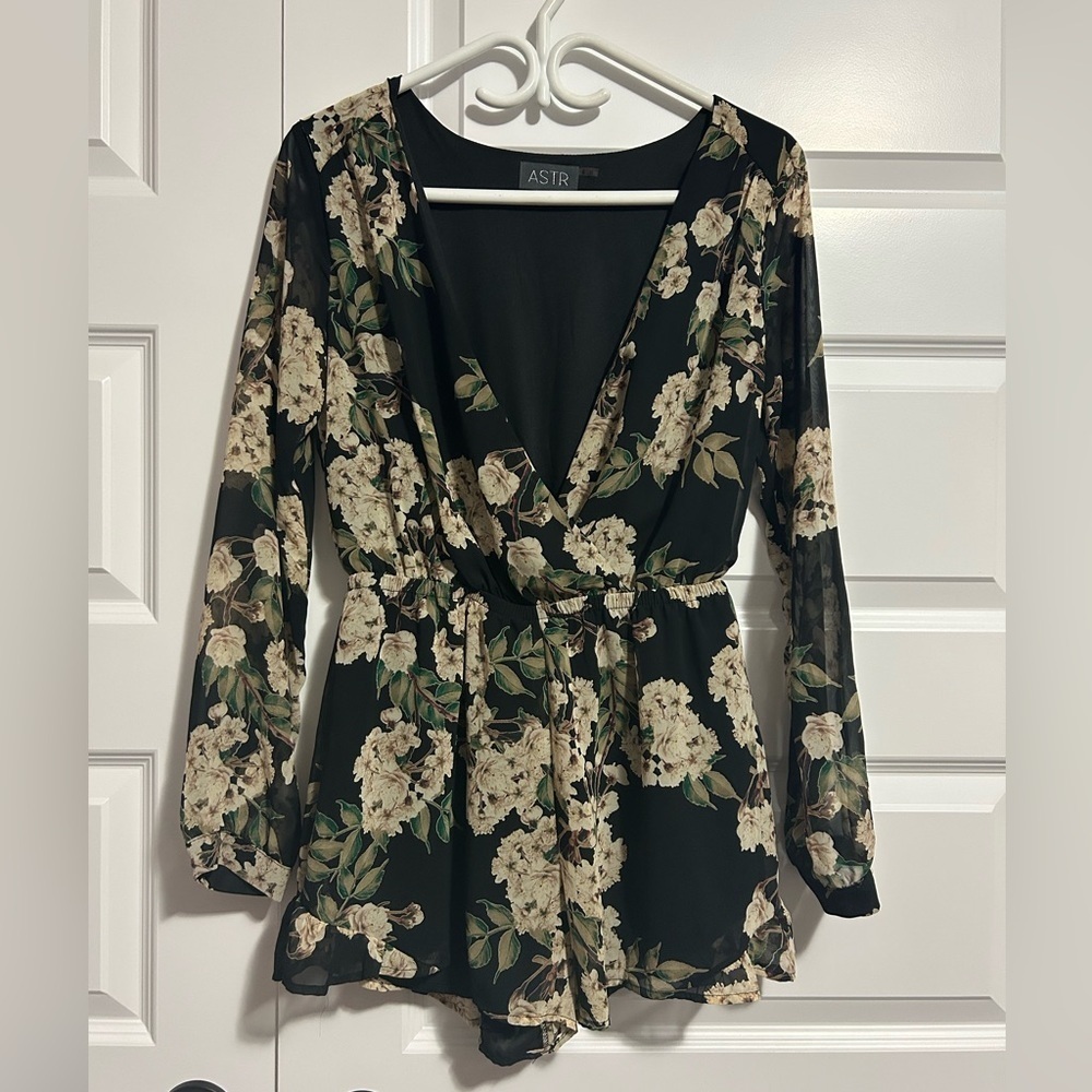 Astr the Label Floral Shorts Romper